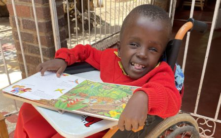 Bongai Shamwari Kind im Rollstuhl